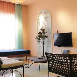 Octagon By Plush Apartment